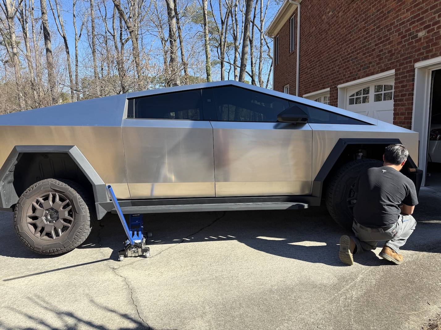 Tesla Cybertruck Tire Rotation - how you getting it done? IMG_2776