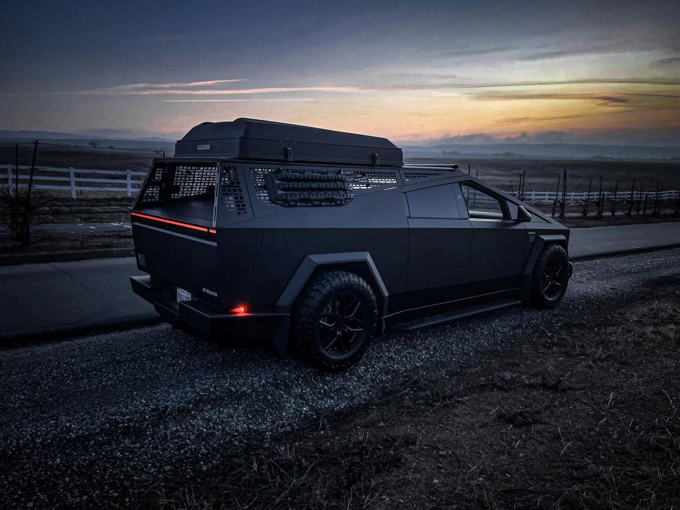 Tesla Cybertruck Introducing Urander Flat Panel Rack – In Stock & Ready to Ship! 1740716689150-t6