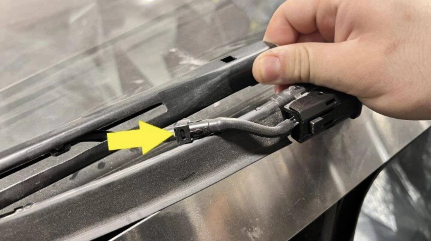 Tesla Cybertruck Windshield wiper/sprayer not cleaning full windshield anyone? Screenshot 2025-02-28 at 10.39.58 AM