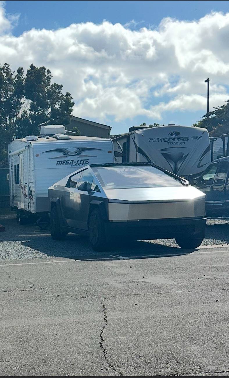 Tesla Cybertruck Daily random Cybertruck photos thread - Post Yours! 📸 🤳 IMG_3858