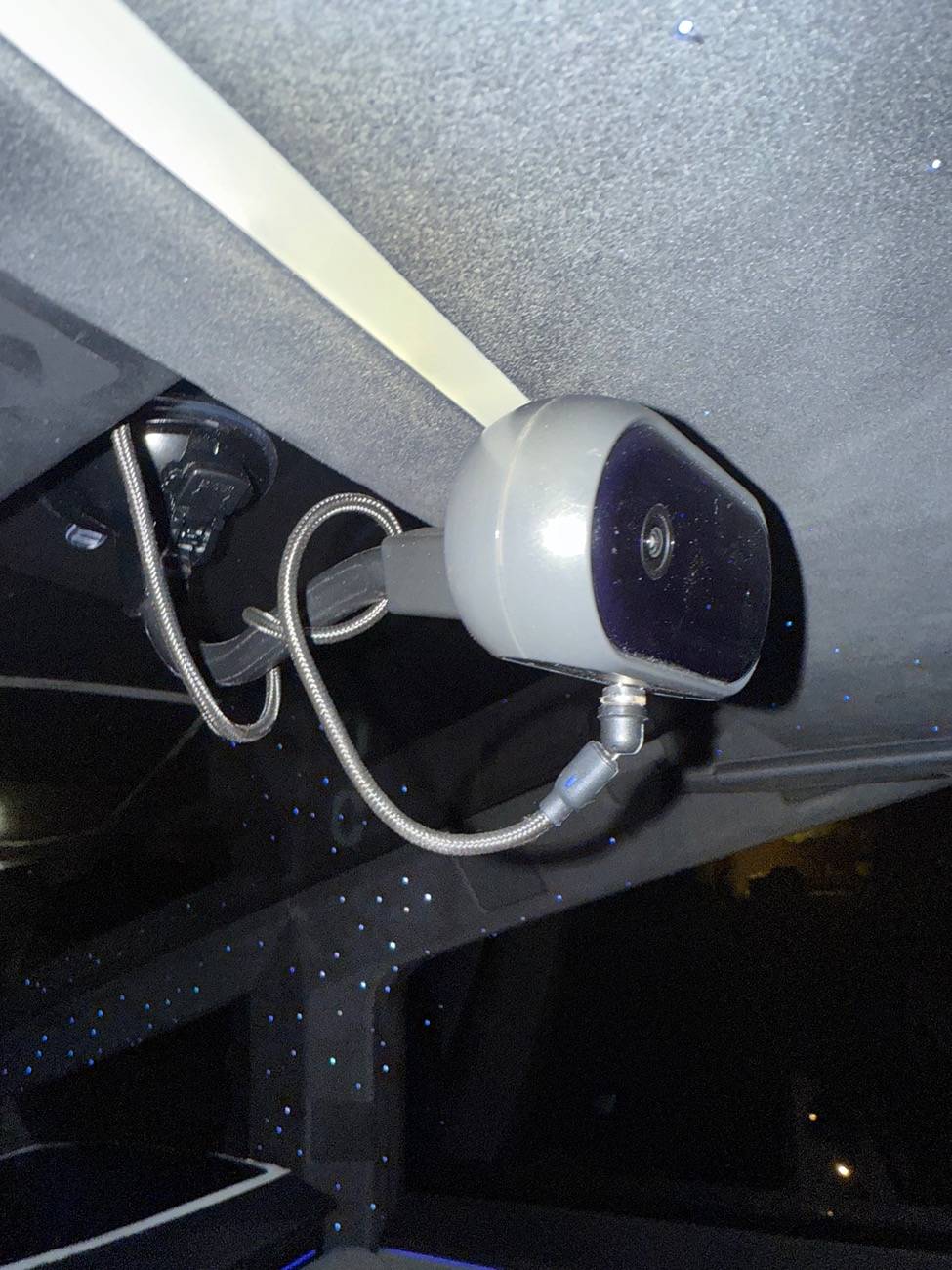 Tesla Cybertruck Looking for baby monitor for rear seats IMG_1734