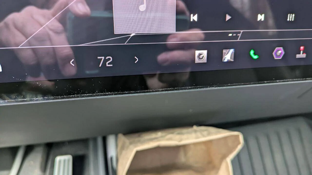 Tesla Cybertruck How much is a new front display screen replacement? 1741119086016-po