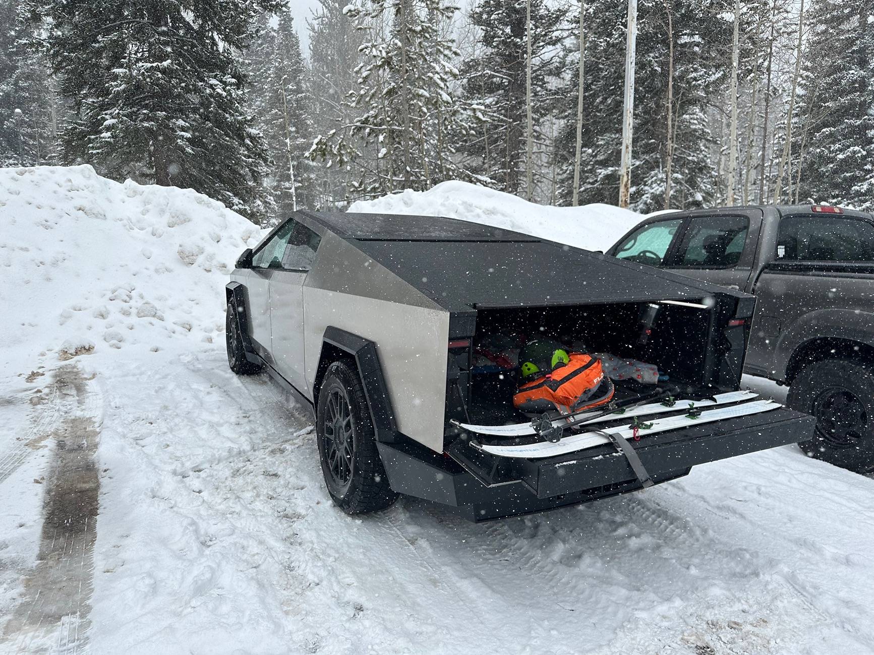 Tesla Cybertruck Daily random Cybertruck photos thread - Post Yours! 📸 🤳 IMG_1927