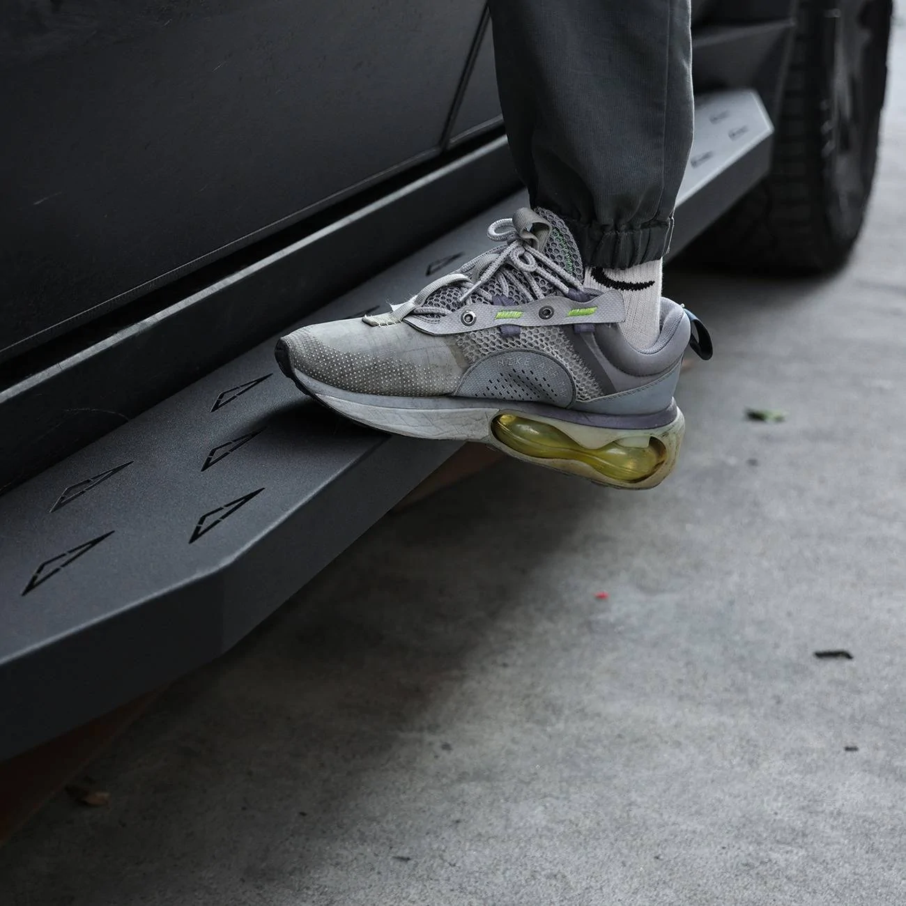 Tesla Cybertruck EVBASE NEW Gen5.0 Running Boards for Cybertruck 7