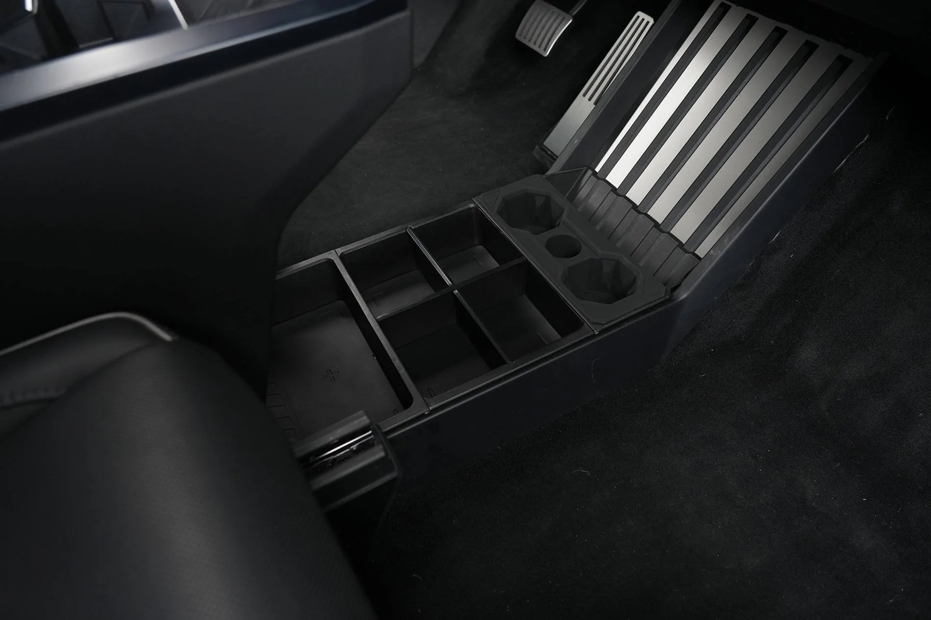 Tesla Cybertruck 【⚡Cybertruck center console split storage box by INAGOTAR!】 DSC06872