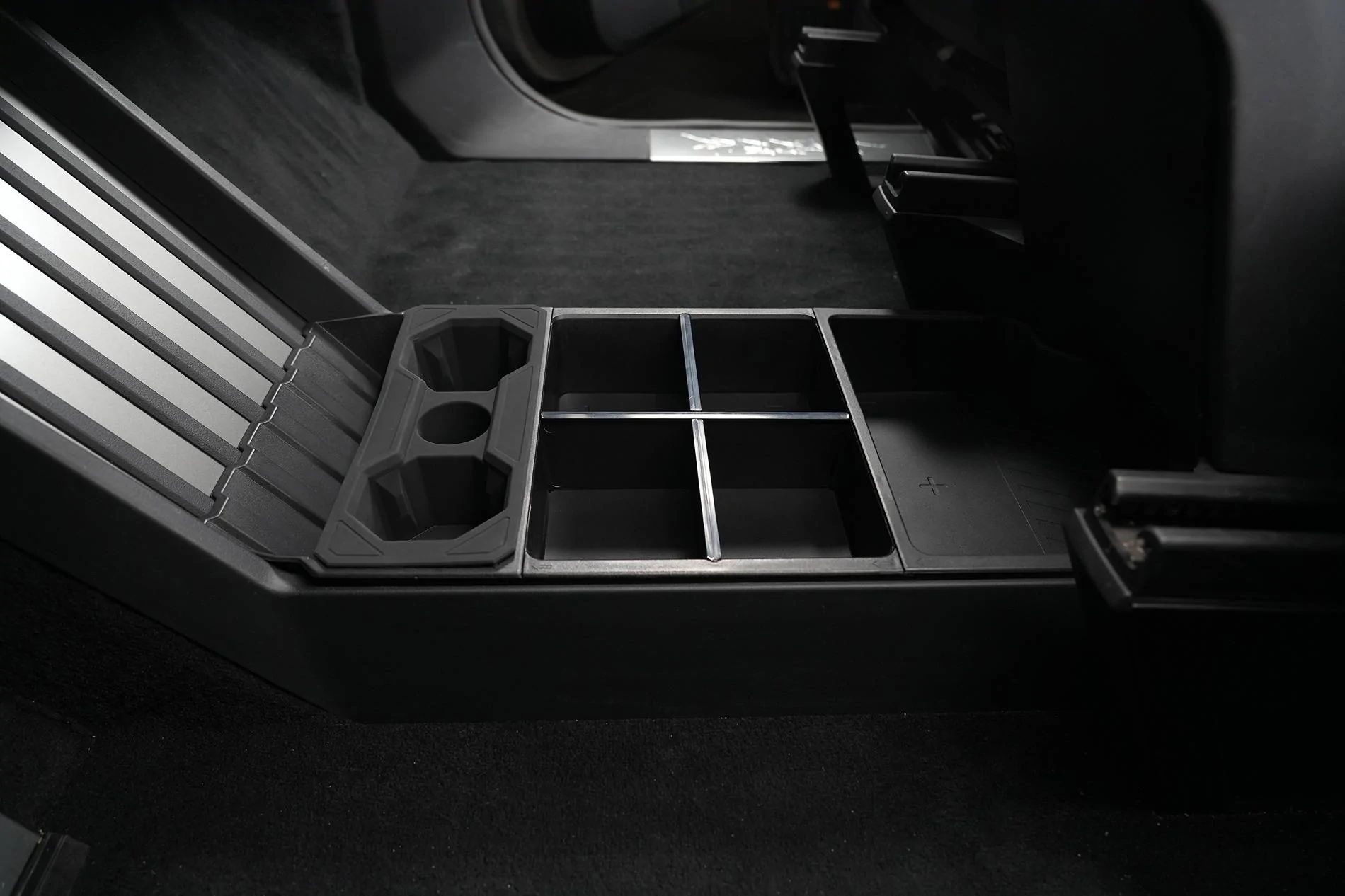 Tesla Cybertruck 【⚡Cybertruck center console split storage box by INAGOTAR!】 DSC06847