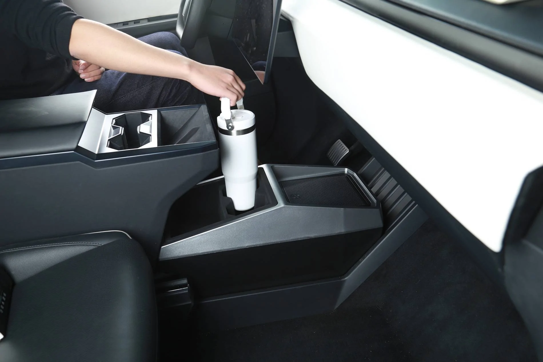 Tesla Cybertruck Big Discount!【Center console floor multi-purpose storage box by INAGOTAR ⚡】 IMG_1890