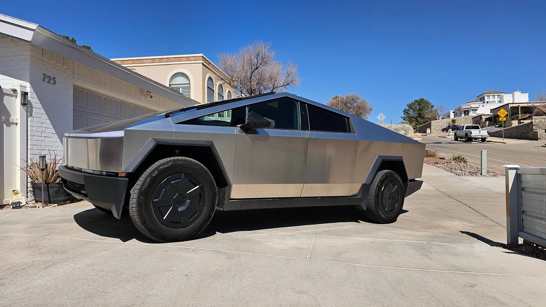 Tesla Cybertruck Cybertrucks now given out as loaners 20250228_112638