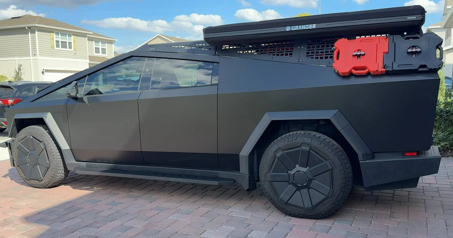 Tesla Cybertruck 🚨𝐂𝐲𝐛𝐞𝐫 𝐒𝐚𝐯𝐢𝐧𝐠𝐬: 𝟑𝟎% 𝐎𝐟𝐟 𝐂𝐲𝐛𝐞𝐫𝐭𝐫𝐮𝐜𝐤 𝐚𝐜𝐜𝐞𝐬𝐬𝐨𝐫𝐢𝐞𝐬 Full Truck 2