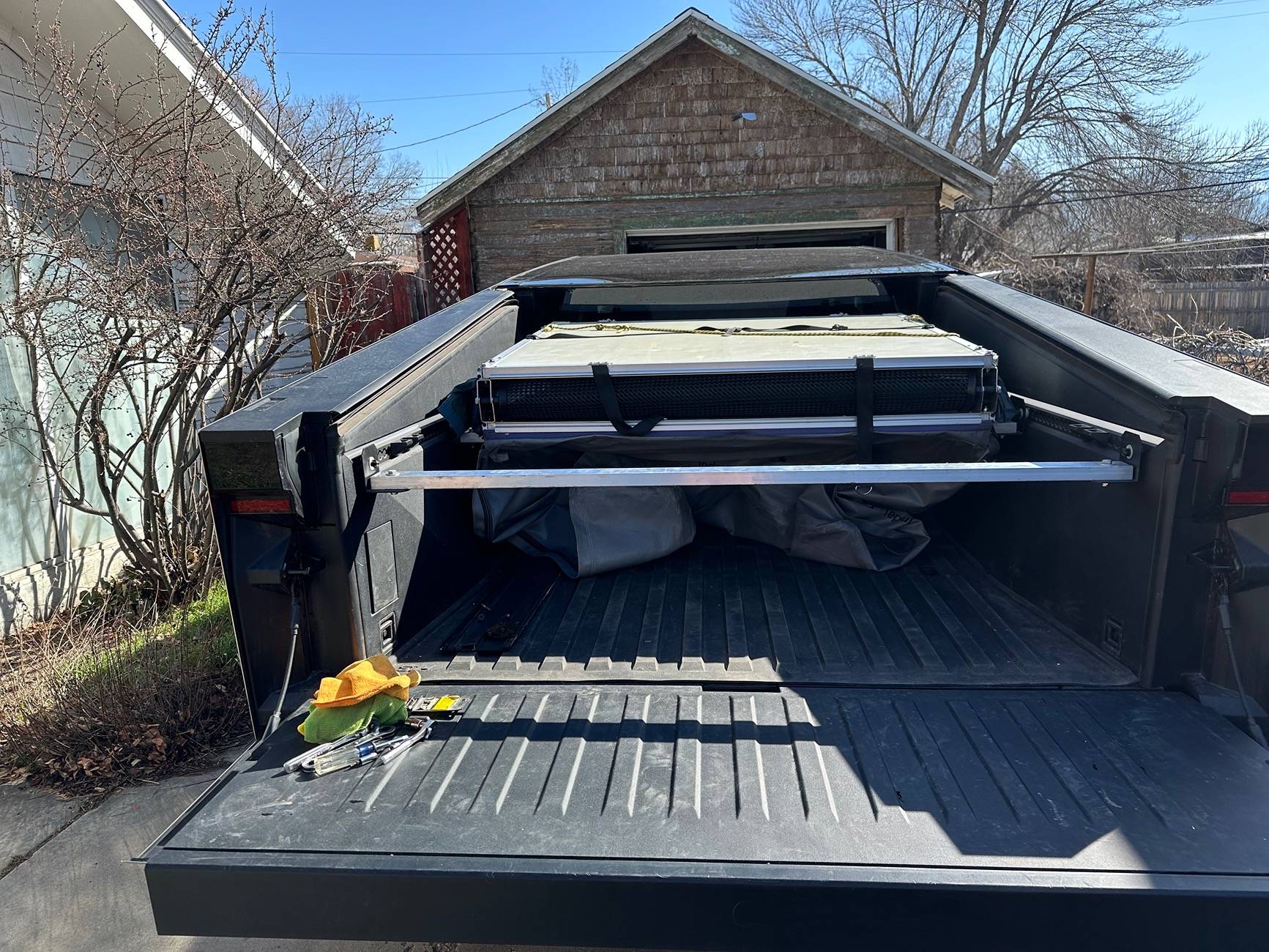 Tesla Cybertruck The elusive L track mounted roof top tent with fully closing tonneau IMG_1944