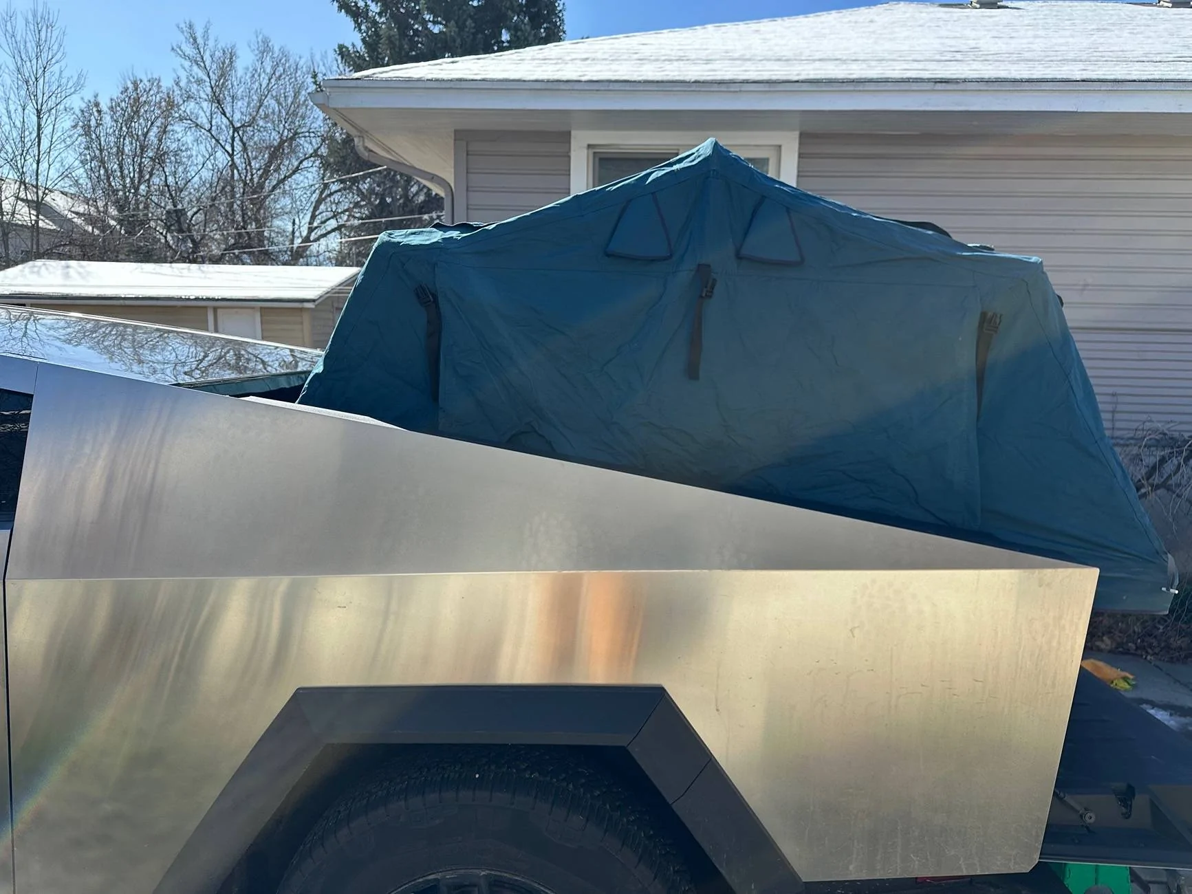 Tesla Cybertruck The elusive L track mounted roof top tent with fully closing tonneau IMG_1951