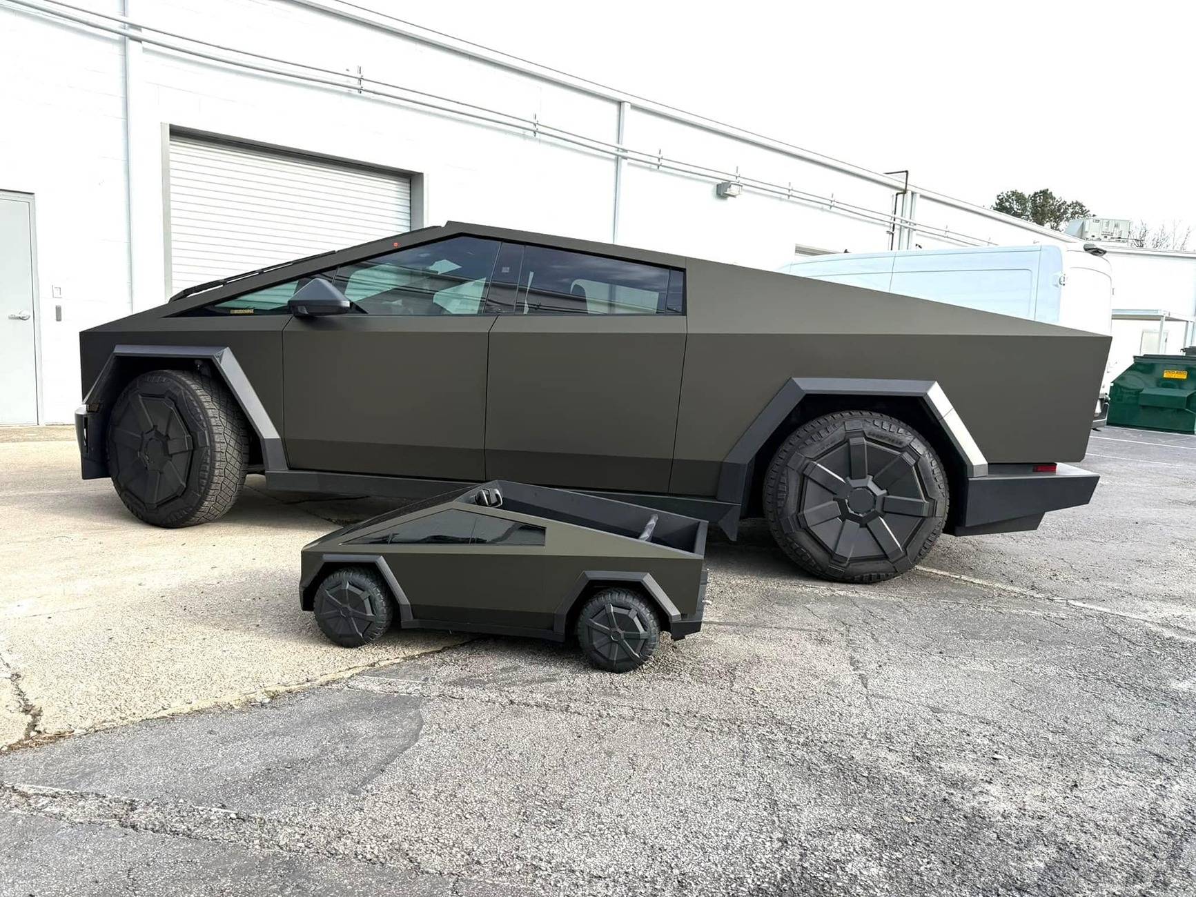 Tesla Cybertruck Cybertruck & Mini-Me CT 481946140_10162638974014238_3703041468799167771_n