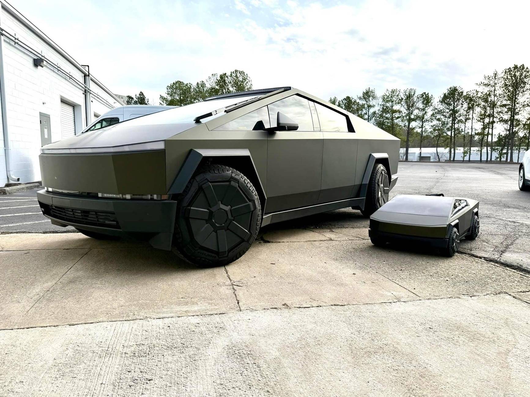 Tesla Cybertruck Cybertruck & Mini-Me CT 481905864_10162638974114238_401277980451275889_n