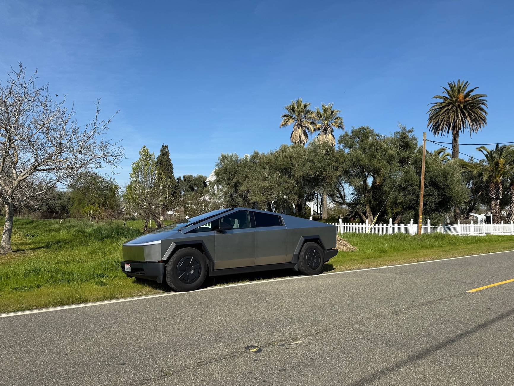 Tesla Cybertruck Daily random Cybertruck photos thread - Post Yours! 📸 🤳 IMG_4038