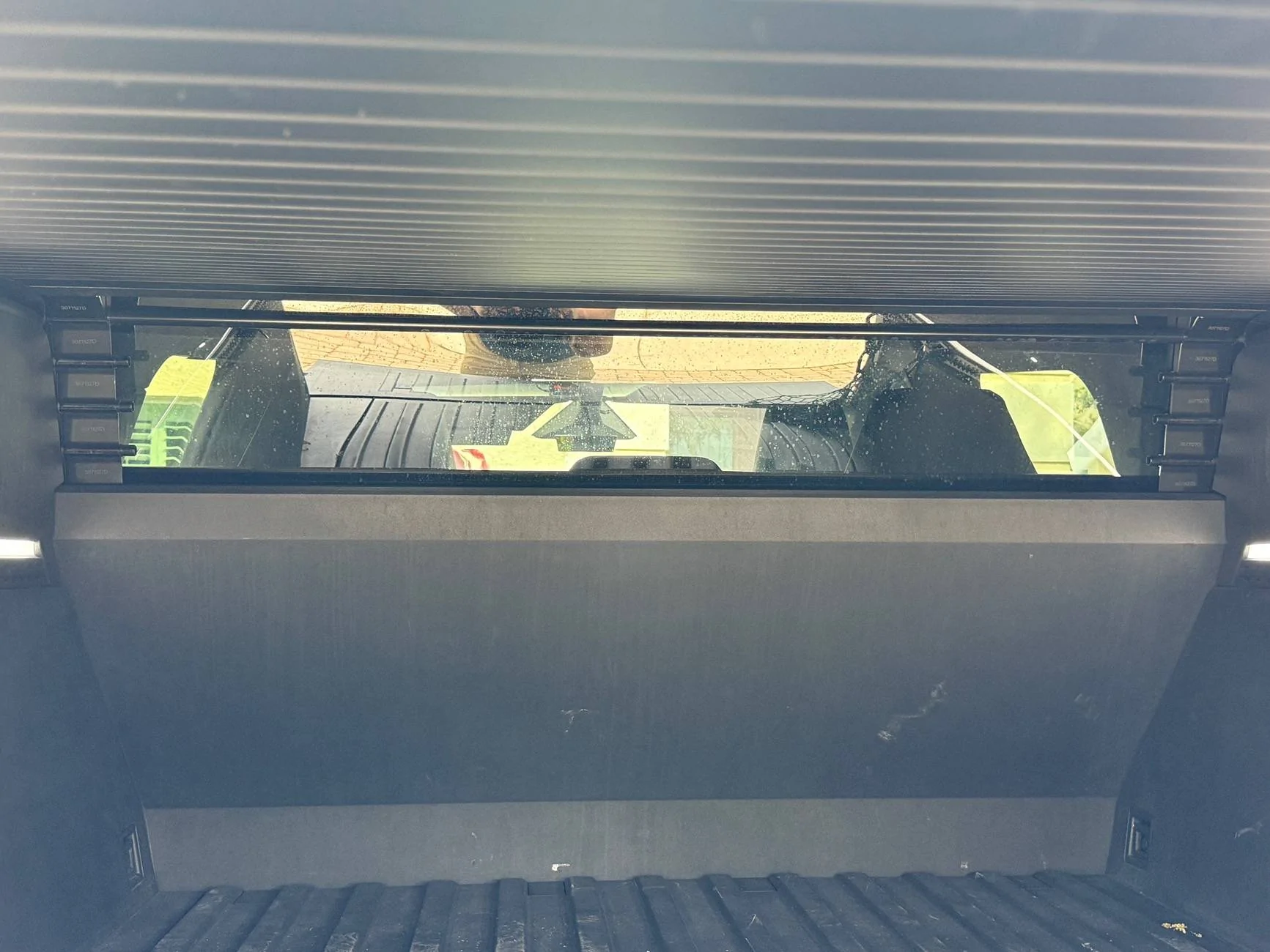Tesla Cybertruck Remove crossbars for tonneau service ? IMG_0502