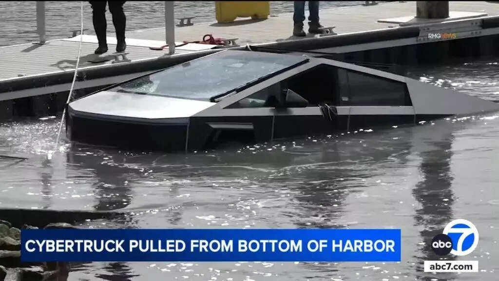 Tesla Cybertruck Cybertruck sinks underwater in Ventura CA Harbor --  must not have been in Wade Mode 1741716067446-1o