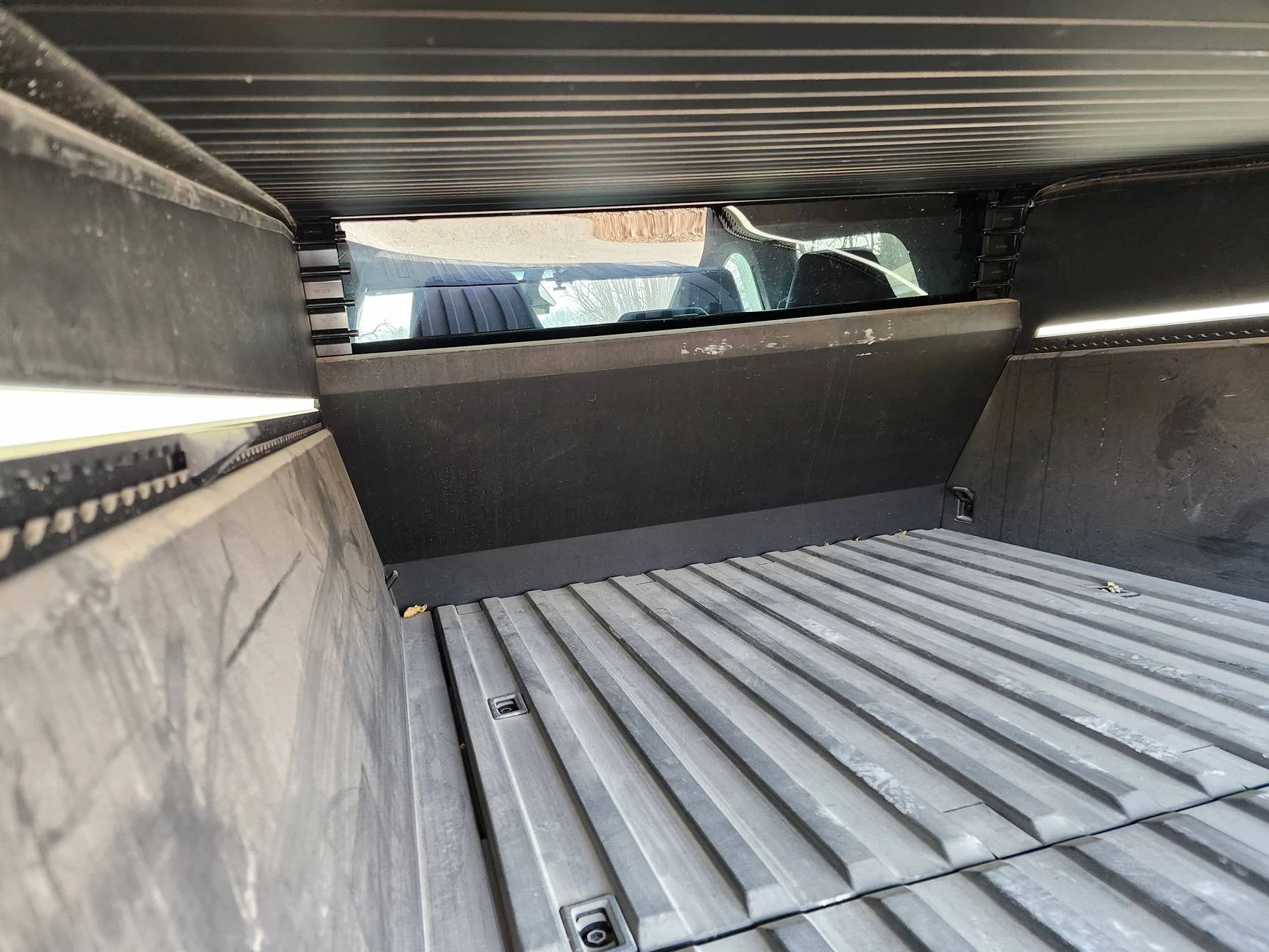 Tesla Cybertruck Remove crossbars for tonneau service ? 20250311_152729