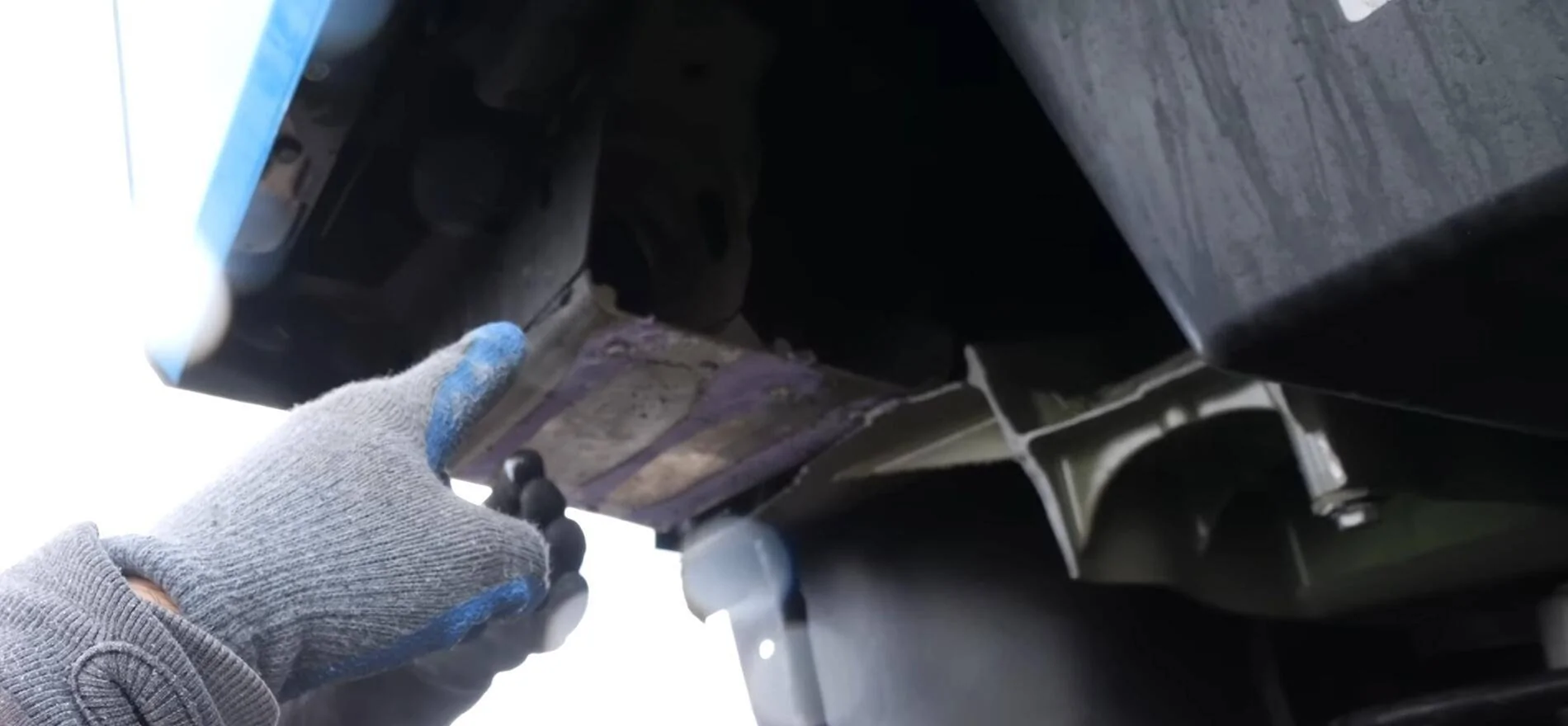 Tesla Cybertruck Cybertruck Trailer Hitch/Casting Failure @10,400 lbs *VERTICAL LOAD* 1741822185426-ds