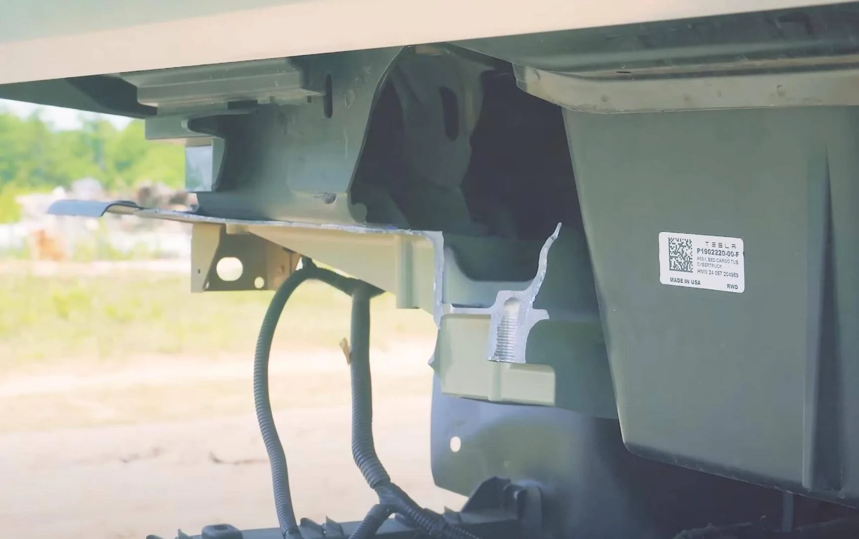 Tesla Cybertruck Cybertruck Trailer Hitch/Casting Failure @10,400 lbs *VERTICAL LOAD* 1741823896781-yo