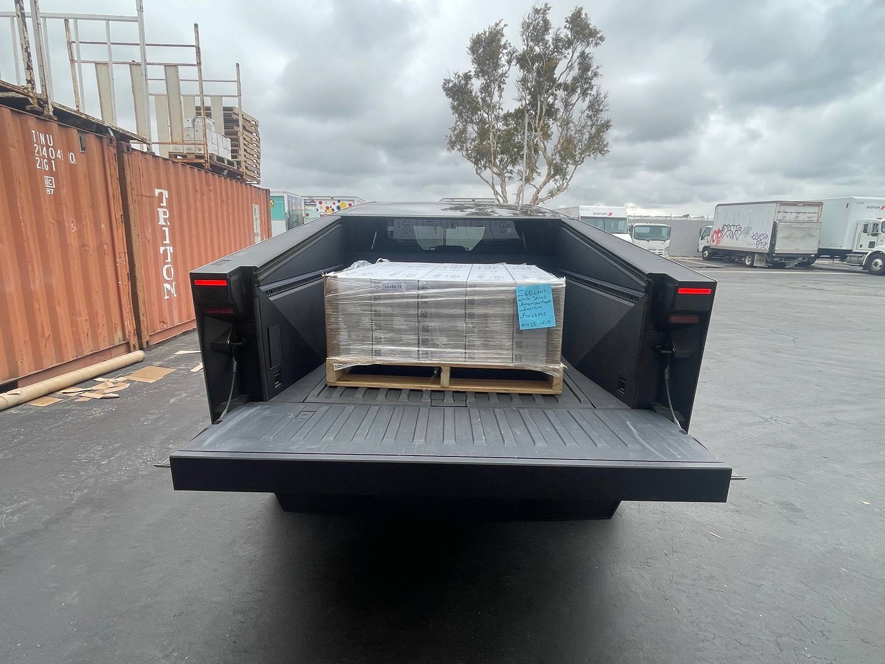 Tesla Cybertruck 🦾 Cybertruck doing truck stuff!  Post your photos! IMG_4047
