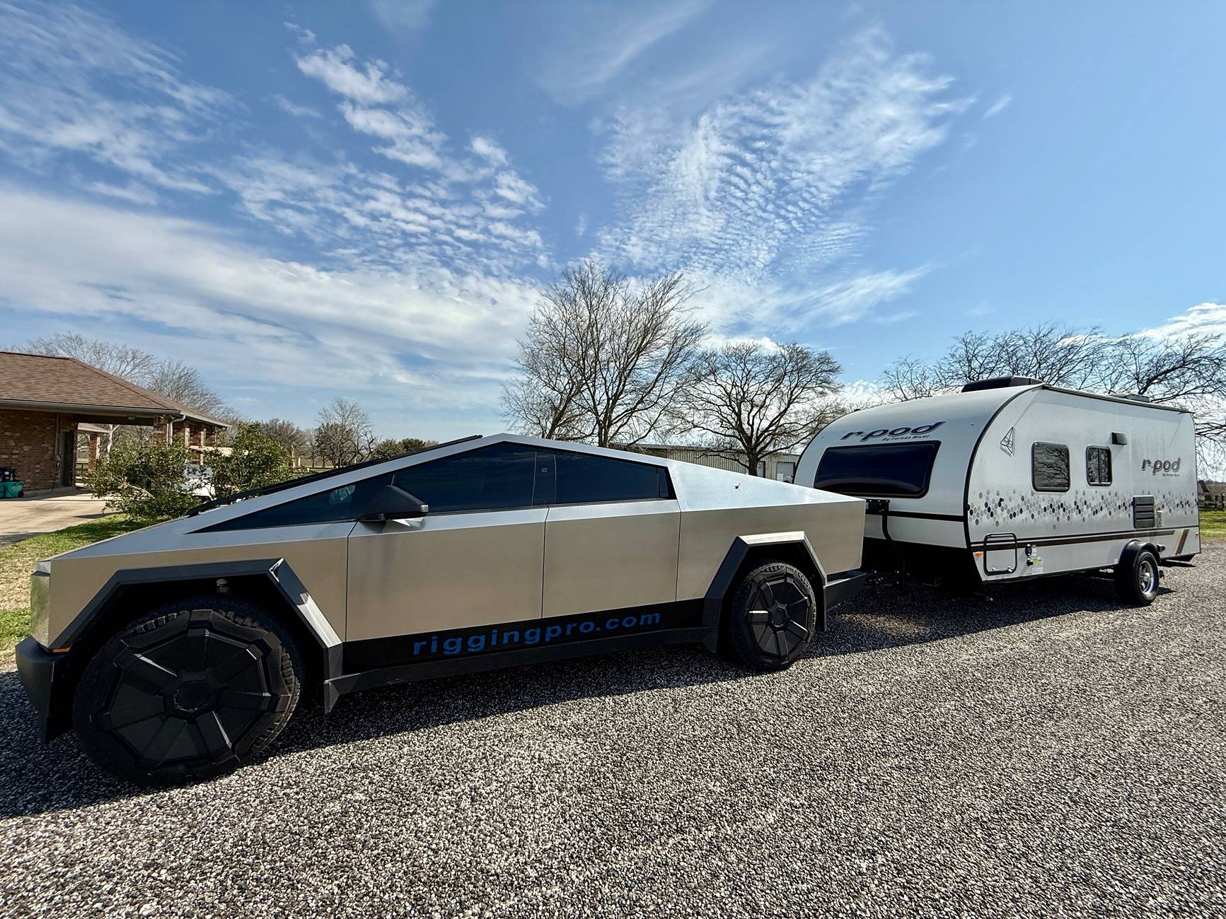 Tesla Cybertruck Way to customize range for Cybertruck when towing a trailer IMG_1145