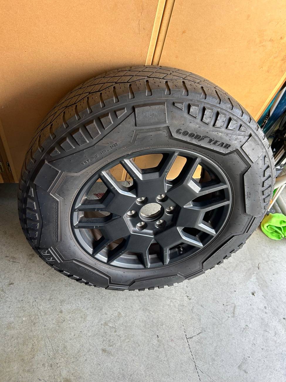 Tesla Cybertruck For Sale -2 Rims/Tire/TPMS IMG_2041