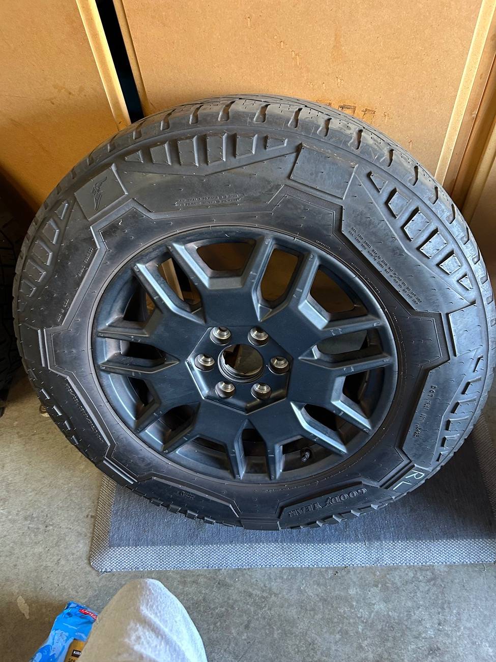 Tesla Cybertruck For Sale -2 Rims/Tire/TPMS IMG_2037