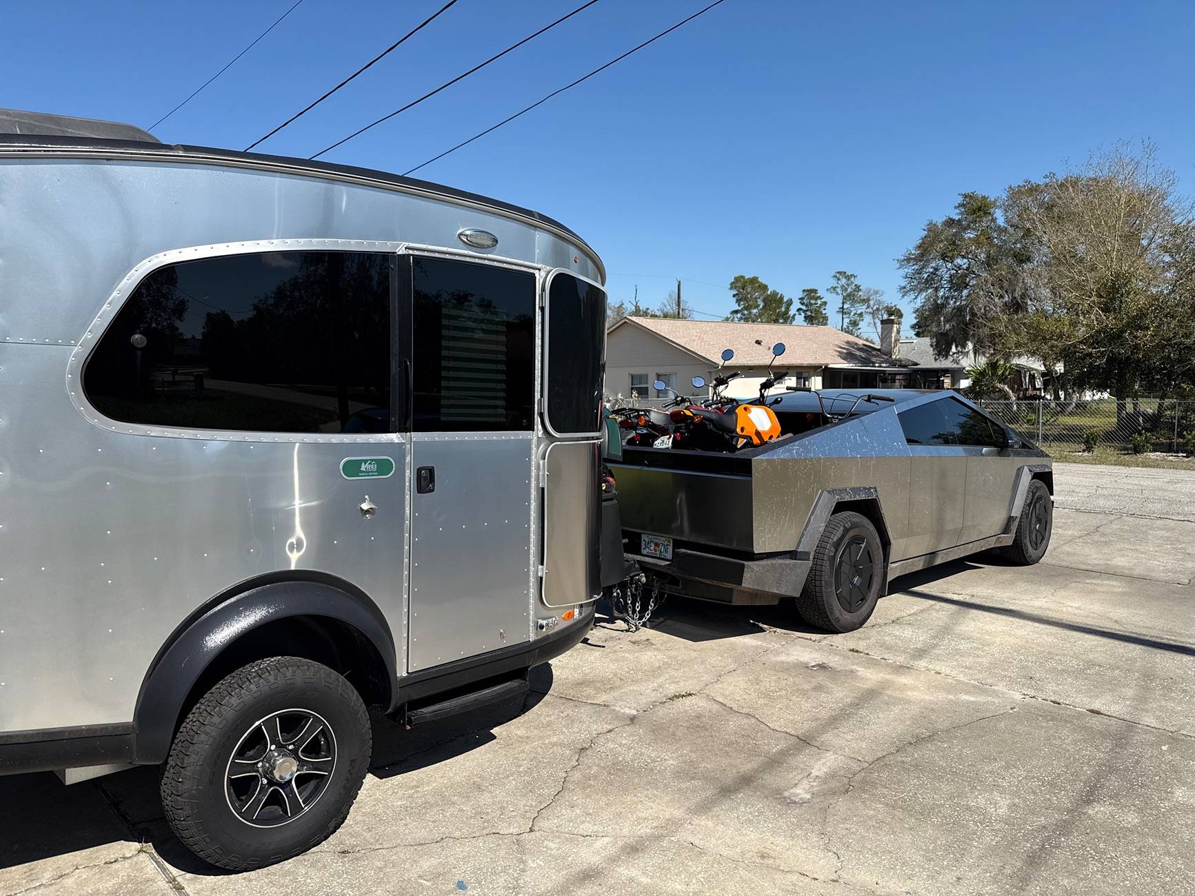 Tesla Cybertruck Getting 175 mile range estimate while towing trailer & bikes in bed + towing tips IMG_7687