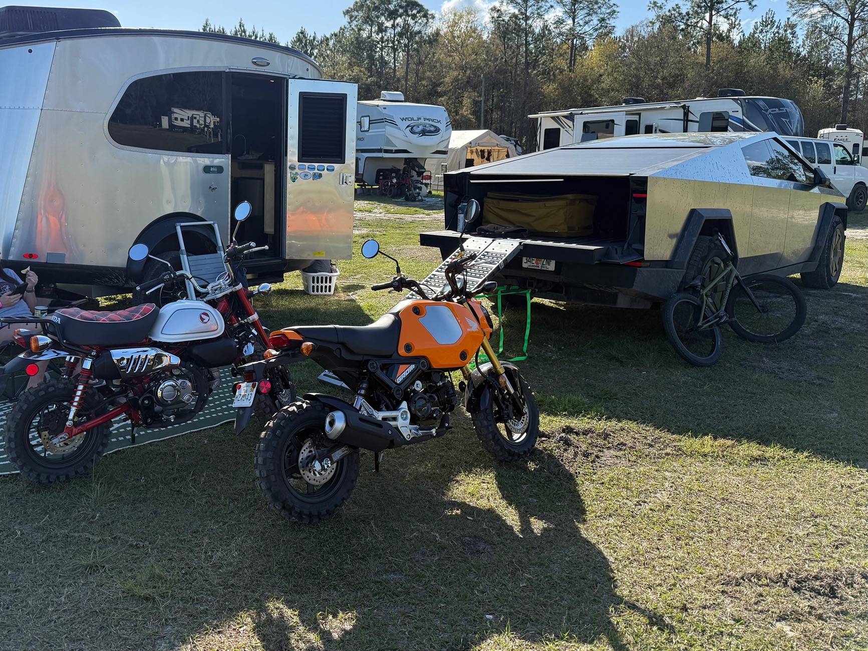 Tesla Cybertruck Getting 175 mile range estimate while towing trailer & bikes in bed + towing tips IMG_7702