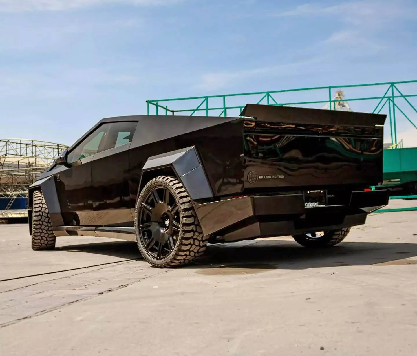 Tesla Cybertruck Widebody Cybertruck on 26" Wheels Tesla-Cybertruck-Widebody-12