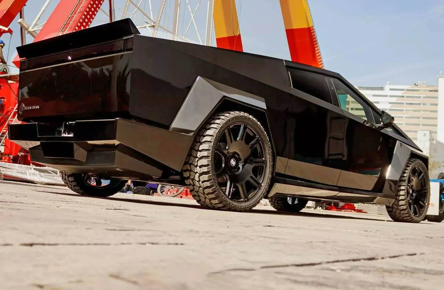 Tesla Cybertruck Widebody Cybertruck on 26" Wheels Tesla-Cybertruck-Widebody-2