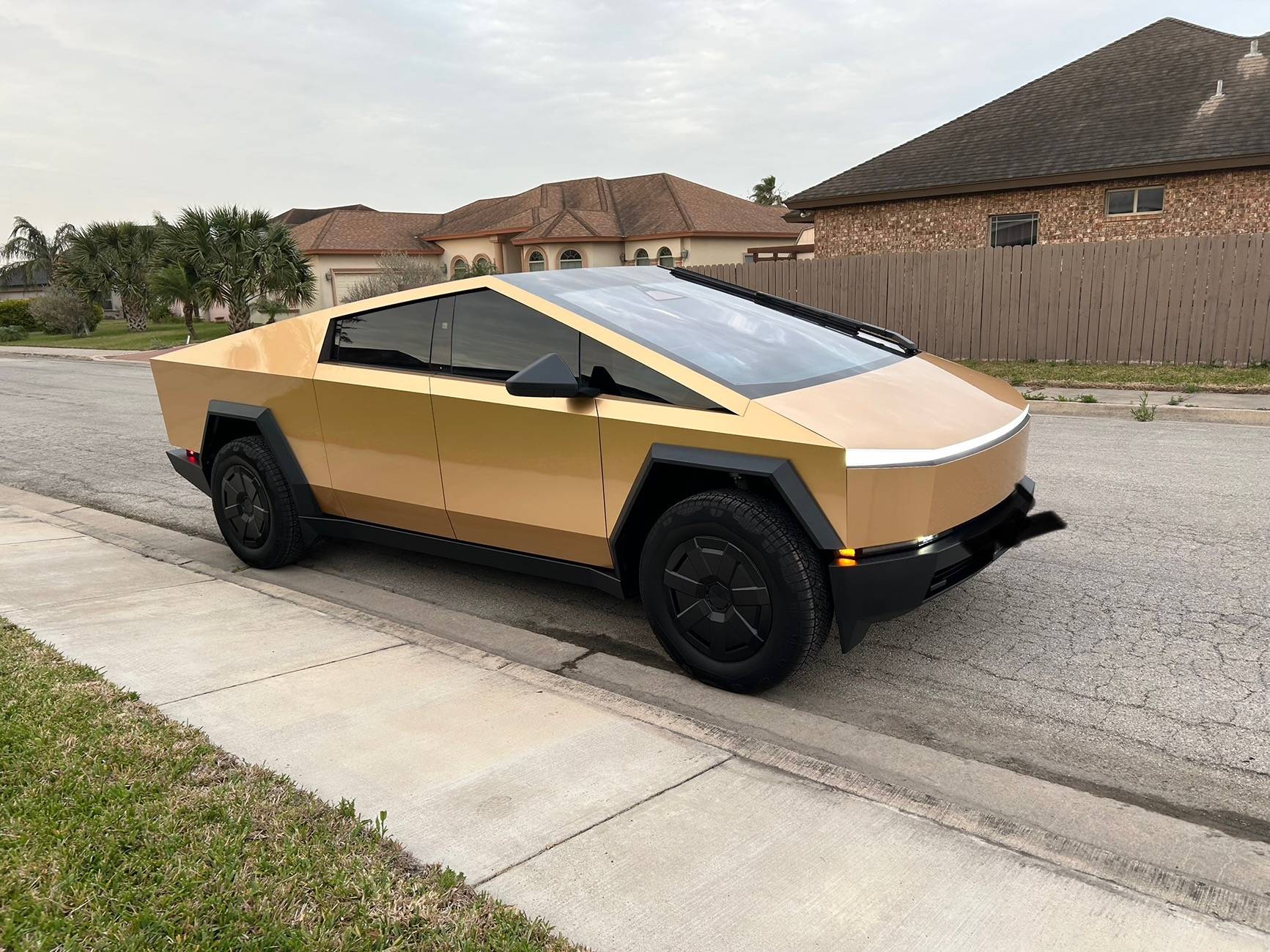 Tesla Cybertruck GOLD Vinyl Wrap & PPF Cybertruck -- Photos & Videos Unknown-2
