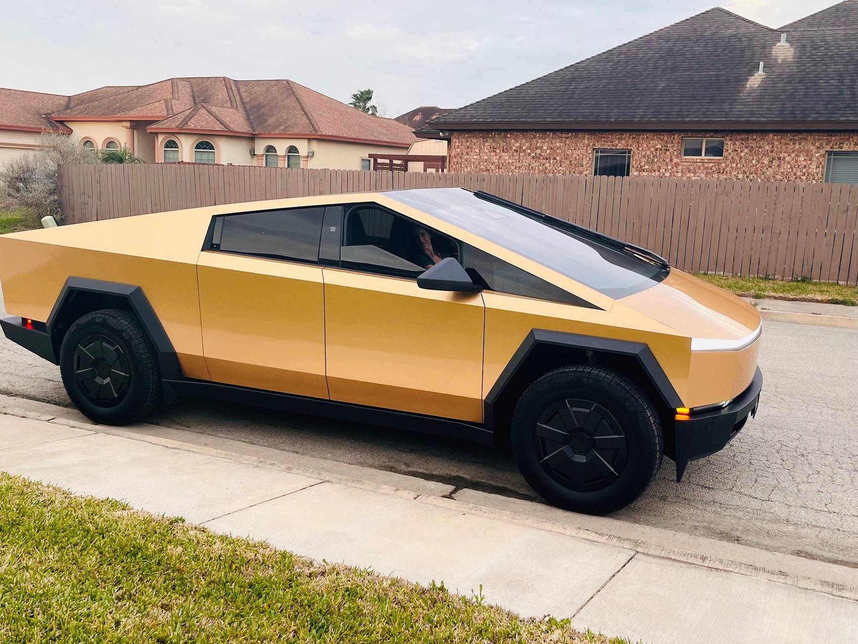 Tesla Cybertruck GOLD Vinyl Wrap & PPF Cybertruck -- Photos & Videos image11