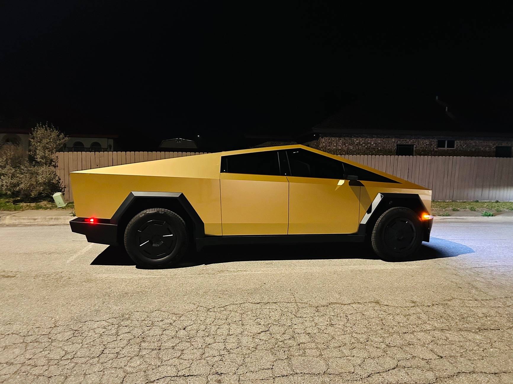 Tesla Cybertruck GOLD Vinyl Wrap & PPF Cybertruck -- Photos & Videos image13