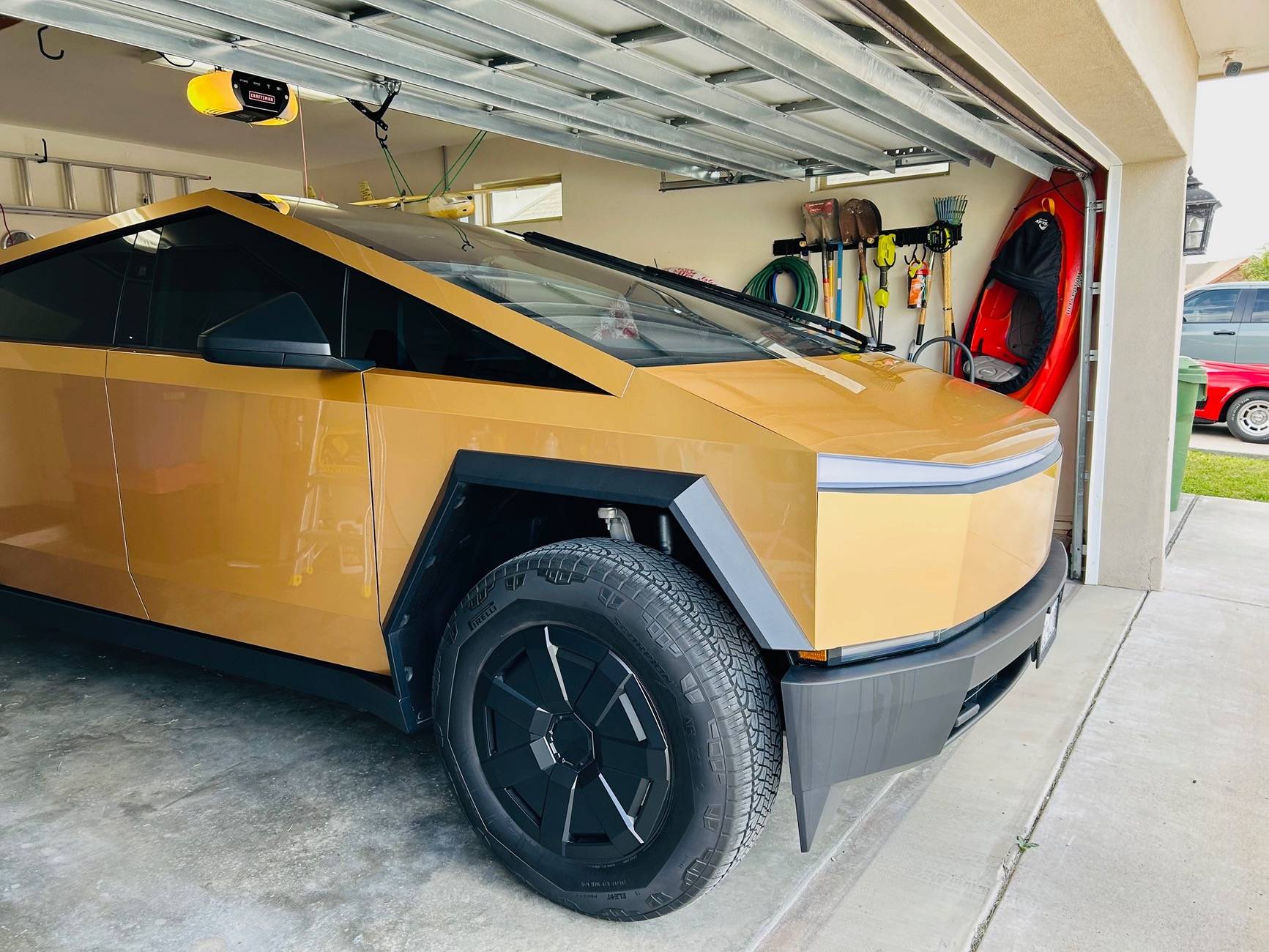 Tesla Cybertruck GOLD Vinyl Wrap & PPF Cybertruck -- Photos & Videos image14