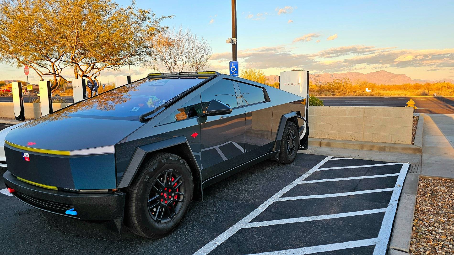 Tesla Cybertruck 🚀 𝐓𝐥𝐲𝐚𝐫𝐝 𝐂𝐲𝐛𝐞𝐫𝐭𝐫𝐮𝐜𝐤 𝐆𝐢𝐯𝐞𝐚𝐰𝐚𝐲: 𝐂𝐨𝐦𝐦𝐞𝐧𝐭 𝐭𝐨 𝐖𝐢𝐧 𝐰𝐡𝐞𝐞𝐥 𝐜𝐚𝐩 𝐚𝐧𝐝 𝐜𝐲𝐛𝐞𝐫𝐭𝐫𝐮𝐜𝐤 𝐜𝐨𝐯𝐞𝐫! 🚀 20250315_181536