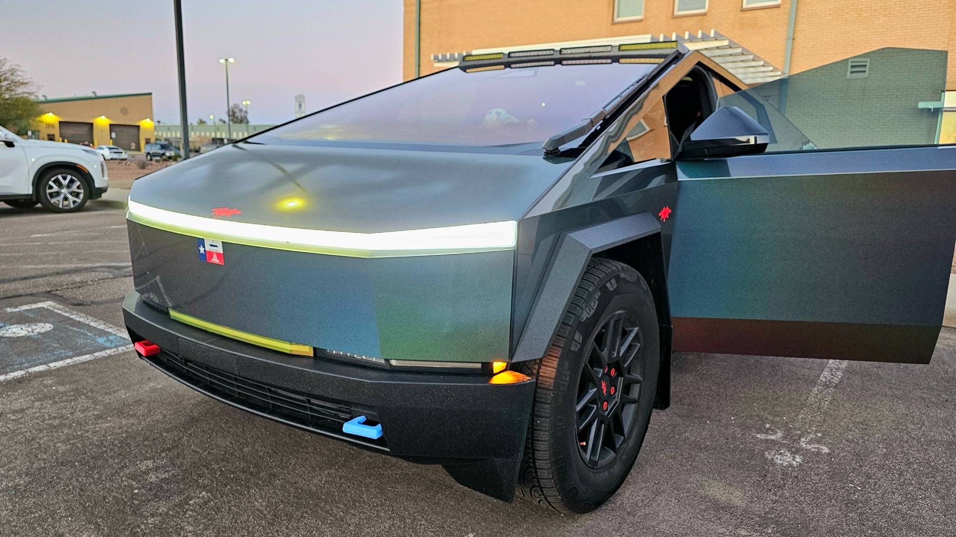 Tesla Cybertruck Light bar amber vinyl film mod 20250316_062652