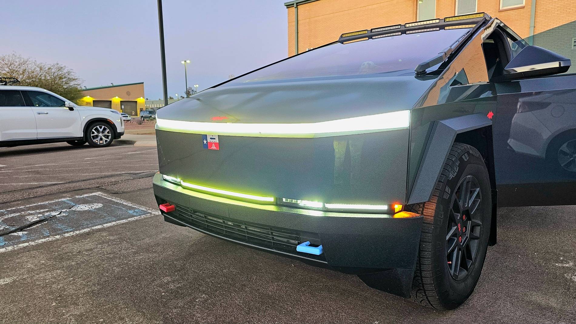 Tesla Cybertruck Light bar amber vinyl film mod 20250316_062344