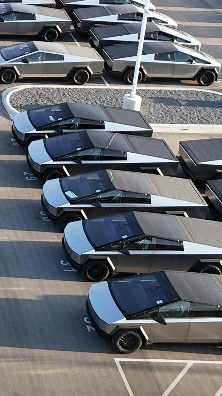 Tesla Cybertruck Large number of Cybertrucks without Cantrail Trims spotted at Giga Texas IMG_1047