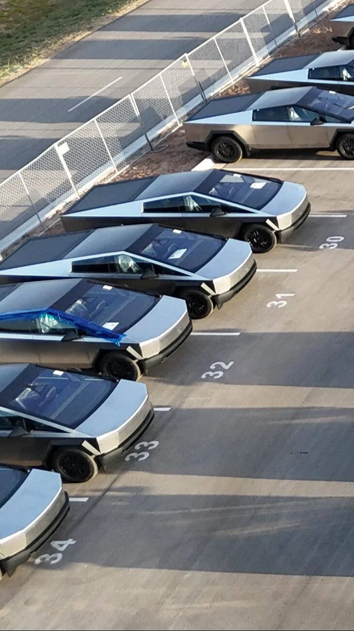 Tesla Cybertruck Large number of Cybertrucks without Cantrail Trims spotted at Giga Texas IMG_1048