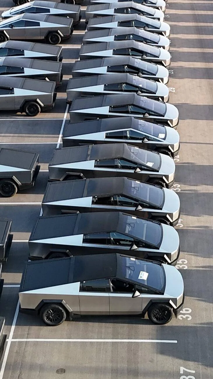 Tesla Cybertruck Large number of Cybertrucks without Cantrail Trims spotted at Giga Texas IMG_1049