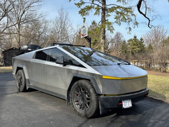 Tesla Cybertruck Light bar amber vinyl film mod IMG_9685