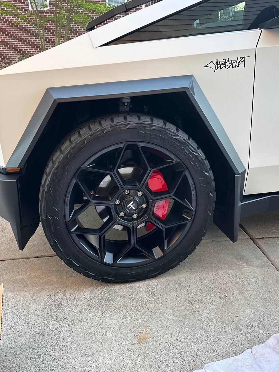 Tesla Cybertruck New caliper covers installed 👍 IMG_0695