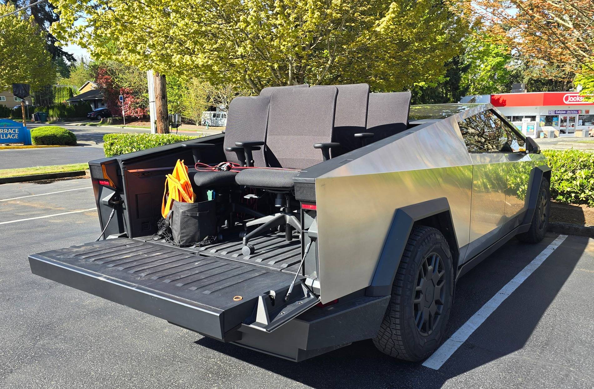 Tesla Cybertruck What Are You Hauling in your Cybertruck? 🦾 👷‍♂️ 1000003682