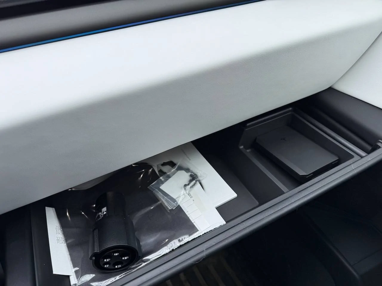 Tesla Cybertruck 🚀 𝐓𝐥𝐲𝐚𝐫𝐝 𝐂𝐲𝐛𝐞𝐫𝐭𝐫𝐮𝐜𝐤 𝐆𝐢𝐯𝐞𝐚𝐰𝐚𝐲: 𝐂𝐨𝐦𝐦𝐞𝐧𝐭 𝐭𝐨 𝐖𝐢𝐧 𝐰𝐡𝐞𝐞𝐥 𝐜𝐚𝐩 𝐚𝐧𝐝 𝐜𝐲𝐛𝐞𝐫𝐭𝐫𝐮𝐜𝐤 𝐜𝐨𝐯𝐞𝐫! 🚀 Cyberspin - 1