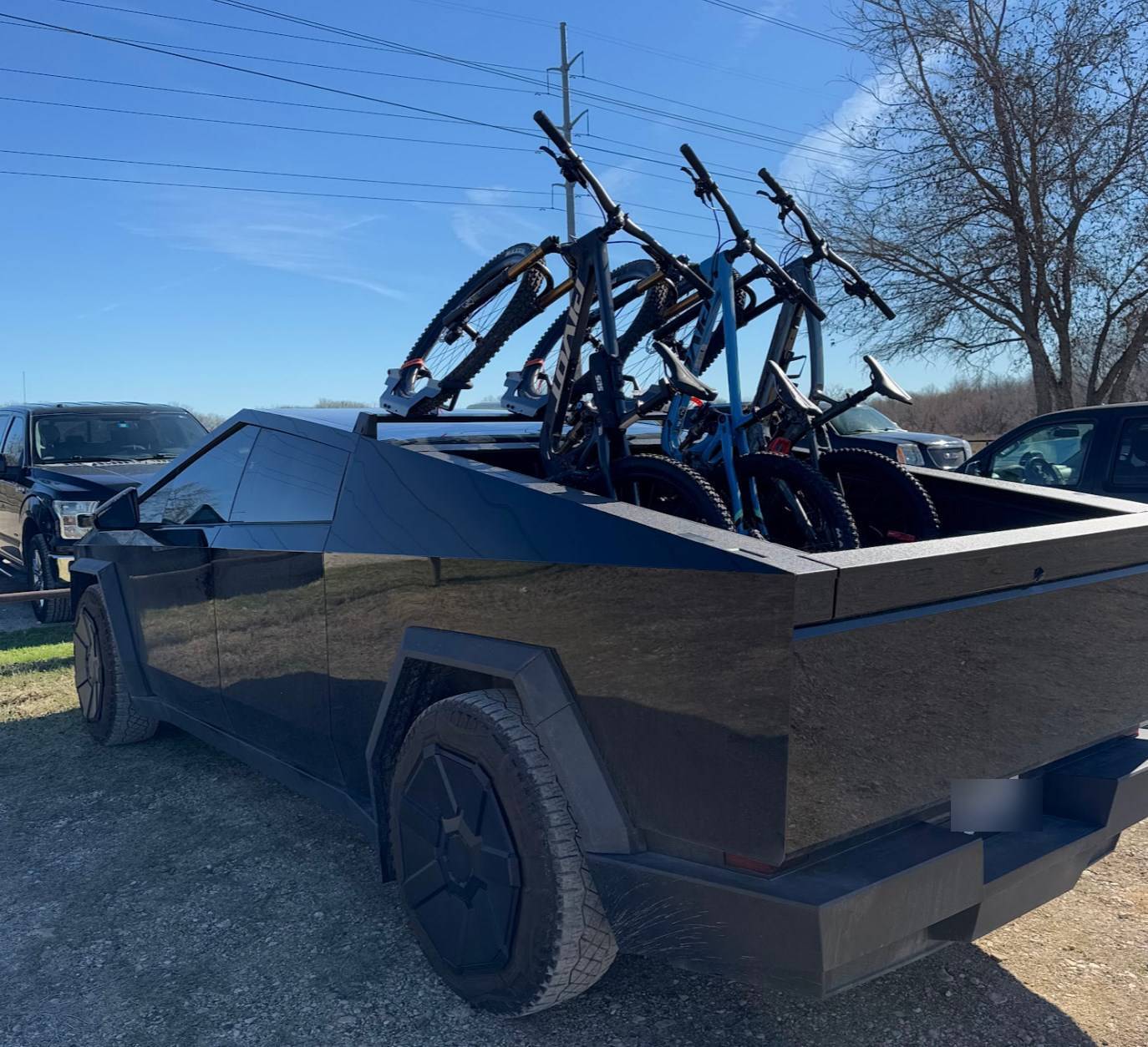 Tesla Cybertruck Share your most interesting accessory/mod/hack chrome_Hrw1pwcQEP