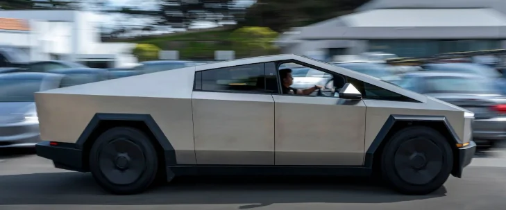 Tesla Cybertruck Discoloration 1743304487277-q9