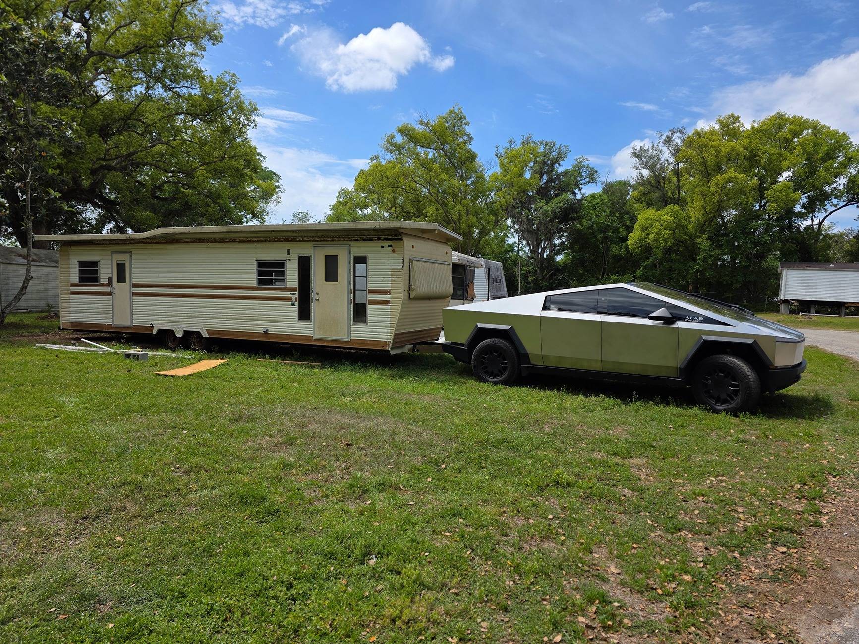 Tesla Cybertruck 🦾 Cybertruck doing truck stuff!  Post your photos! 20250329_131722