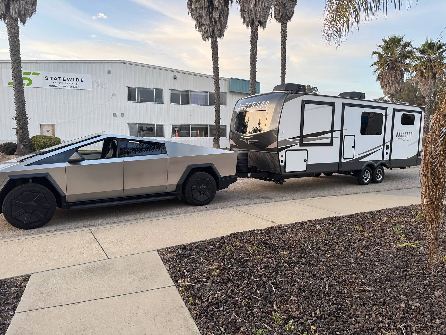 Tesla Cybertruck What does your camping setup look like? IMG_4048
