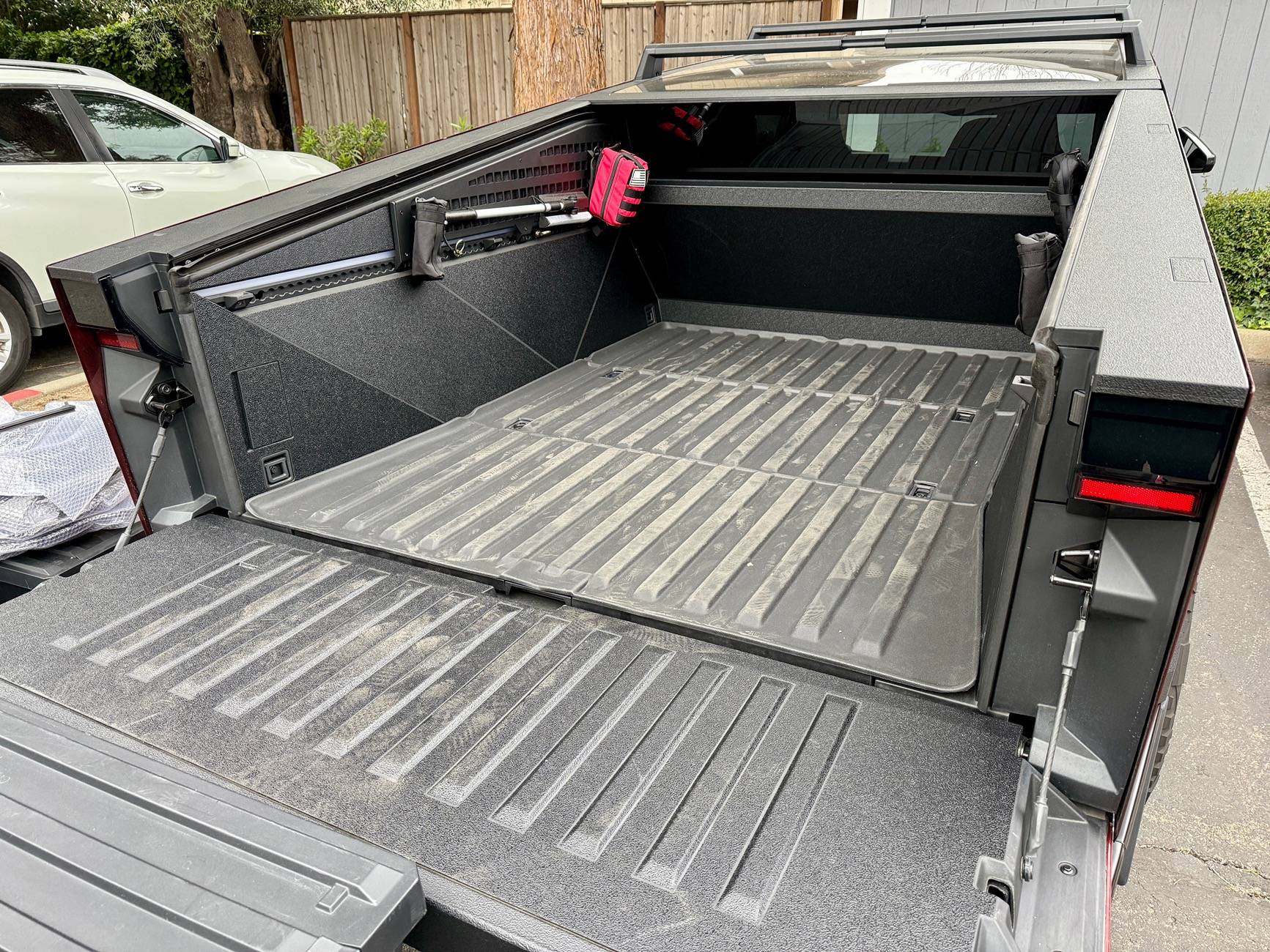 Tesla Cybertruck [Installed Pics] Vinyl Armor for Vault Walls and Tailgate IMG_3315